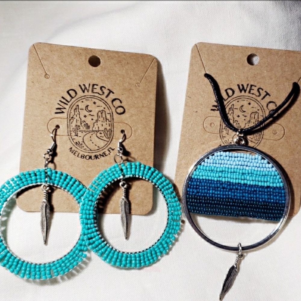 Earing and necklace set